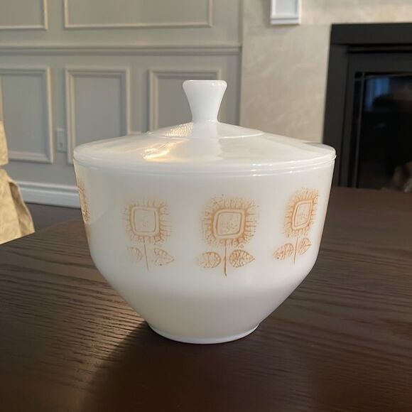 Vintage Federal Milk Glass Cookware, Bowl with Lid, Federal Glass Connoisseur - Picture 2 of 7